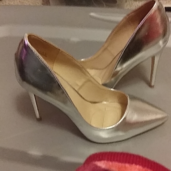Heels - Picture 2 of 2